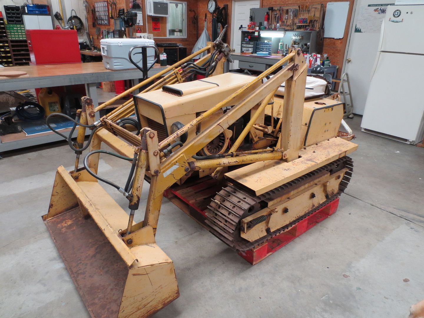 STRUCK MAGNATRAC MT2000 Crawler Dozer with attachments Mini crawler