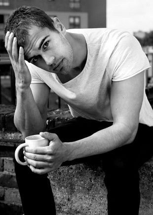 theo-james-sexy-3_zps84a9e62d.jpg