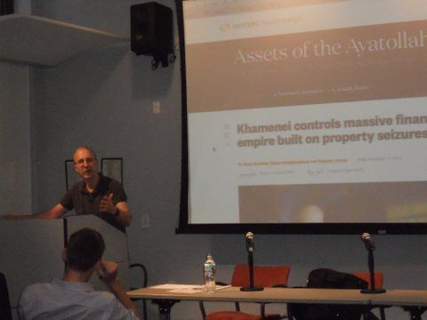 Steve Stecklow lecturing at seminar